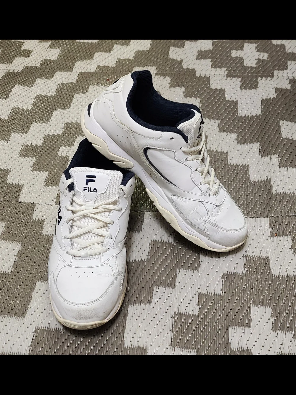 Fila Tri Runner Men's Sneakers – White/Navy – Size 9.5 US